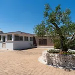 Irma With Private Pool By Wonderful Italy וילה *